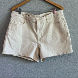 NWT Universal Thread High Rise Midi Shorts‎ Size 16